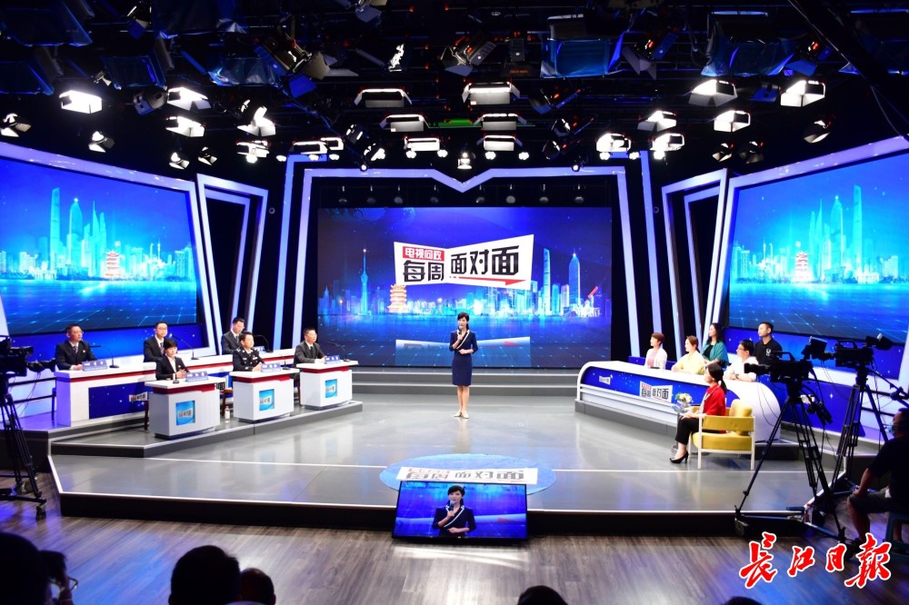 《电视问政:每周面对面》节目现场.长江日报记者詹松  摄