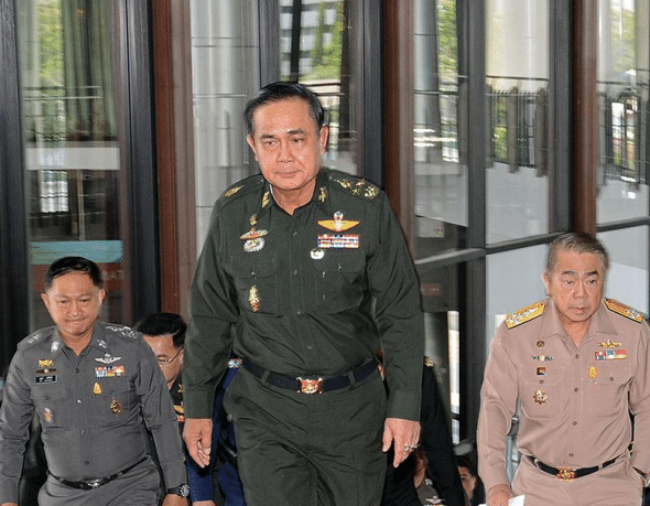 泰国军方又有大动作全体大换血保护国王亲美派煽动民众失败