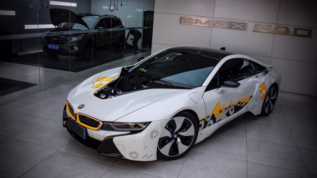 惊艳与争议共存的绝唱,辛普森涂装宝马i8