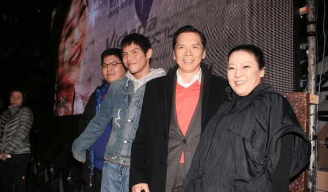 同爹不同命,向佐和向佑长大后截然不同的人生,令人唏嘘不已