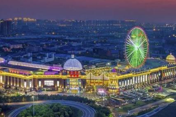 它们就是"中华龙眼"水下摩天轮项目,汇丰北斗小镇以及濮阳健康乐活