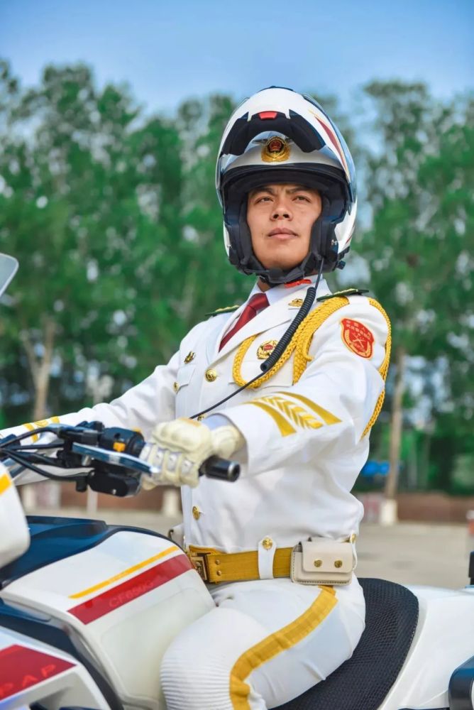 王雷礼宾大队副大队长武警北京总队执勤第七支队他就是他的战位在路上