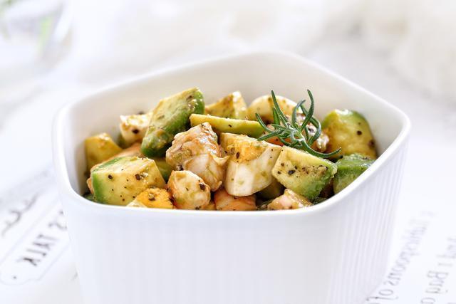 夏日饮食要清淡,这款沙拉备受追捧,营养丰富低脂肪,减肥期必备