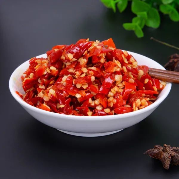 《湘辣香辣》正在湖南长沙火热拍摄中,摄制组穿梭在大街小巷,挖掘独特