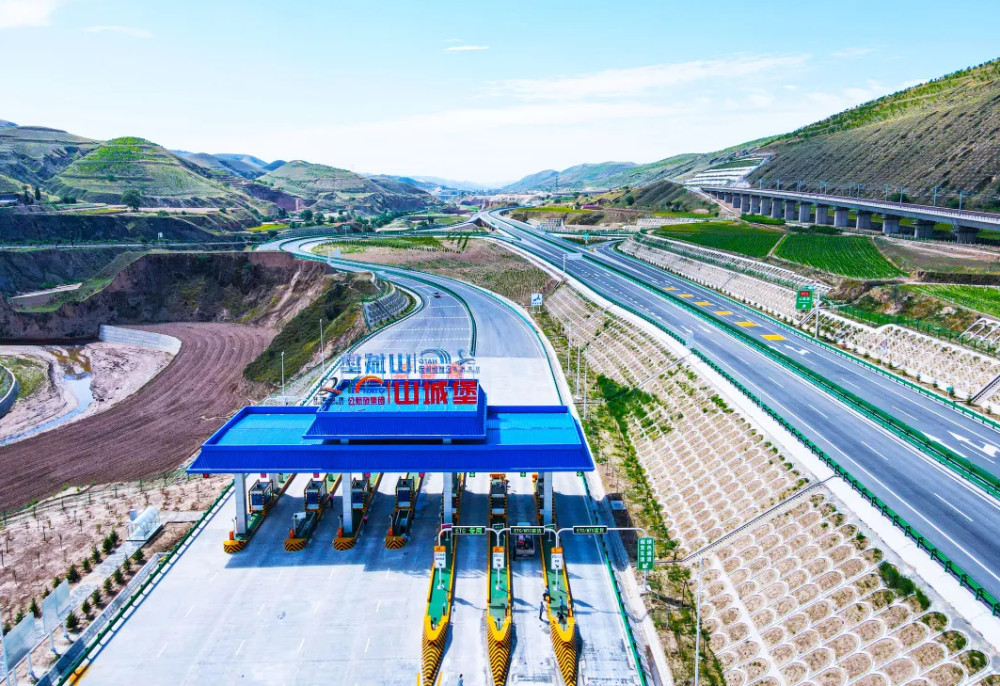 g69银百高速公路甜水堡至永和段主线全长303.59公里,预算总投资335.