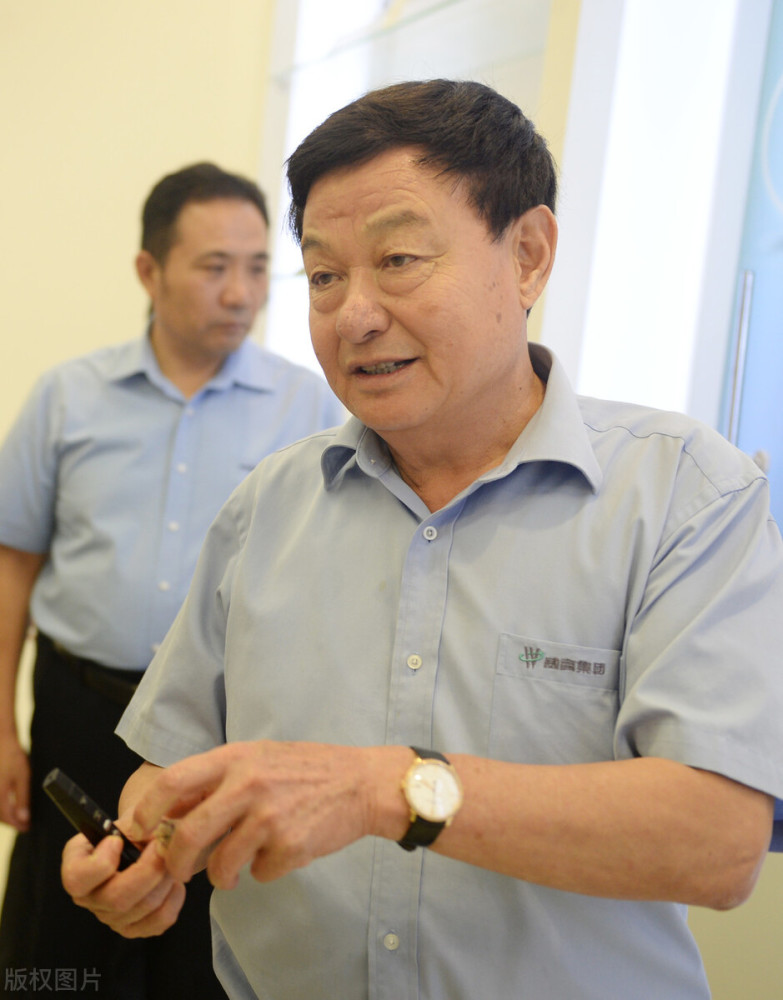 陈学利凭此多年蝉联威海首富,在去年发布的2020年胡润百富榜上,威高