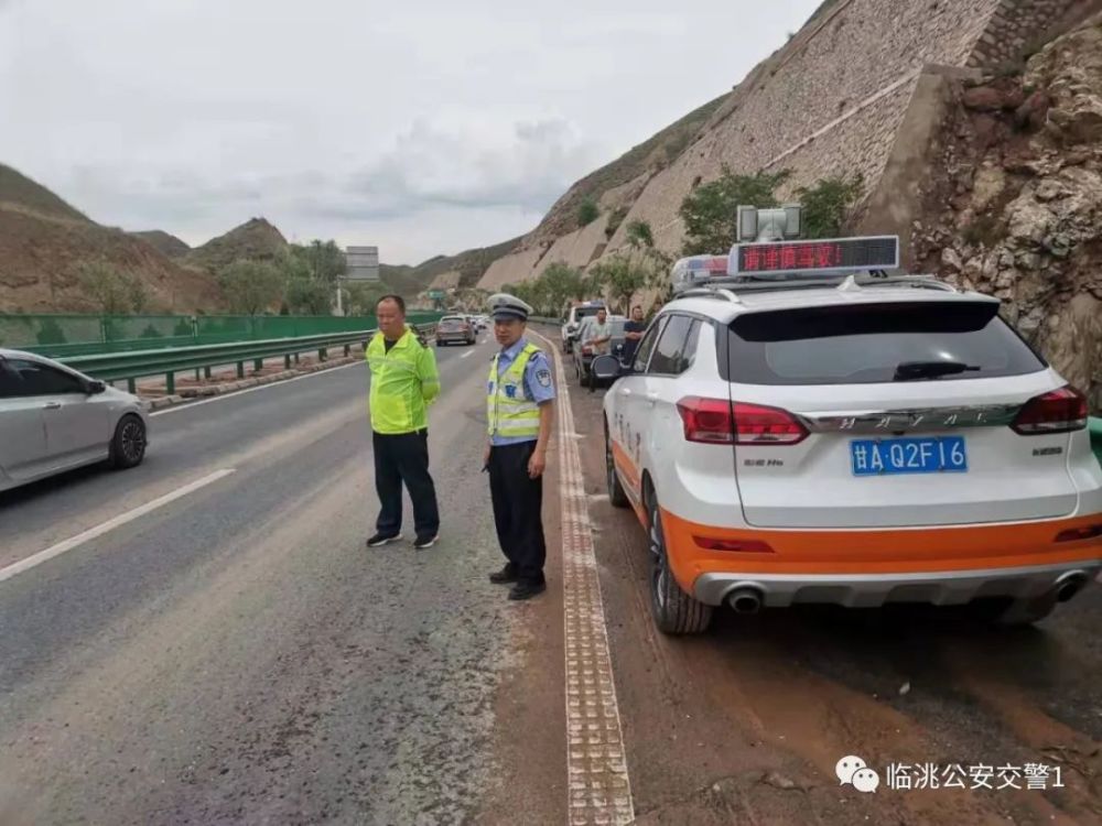 蘭臨高速路強降雨引發泥石流 臨洮交警多部門聯動除隱患保暢通