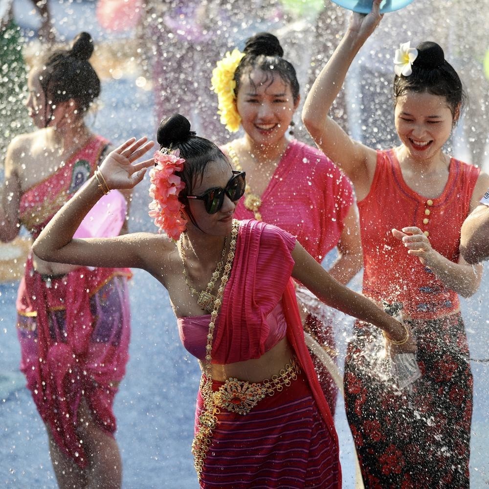 粤直击深圳锦绣中华第26届泼水狂欢节冰爽开泼