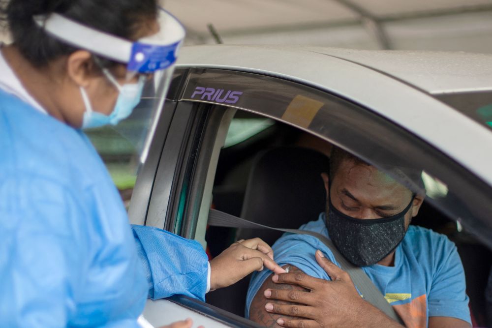 (外代一线)斐济:接种新冠疫苗