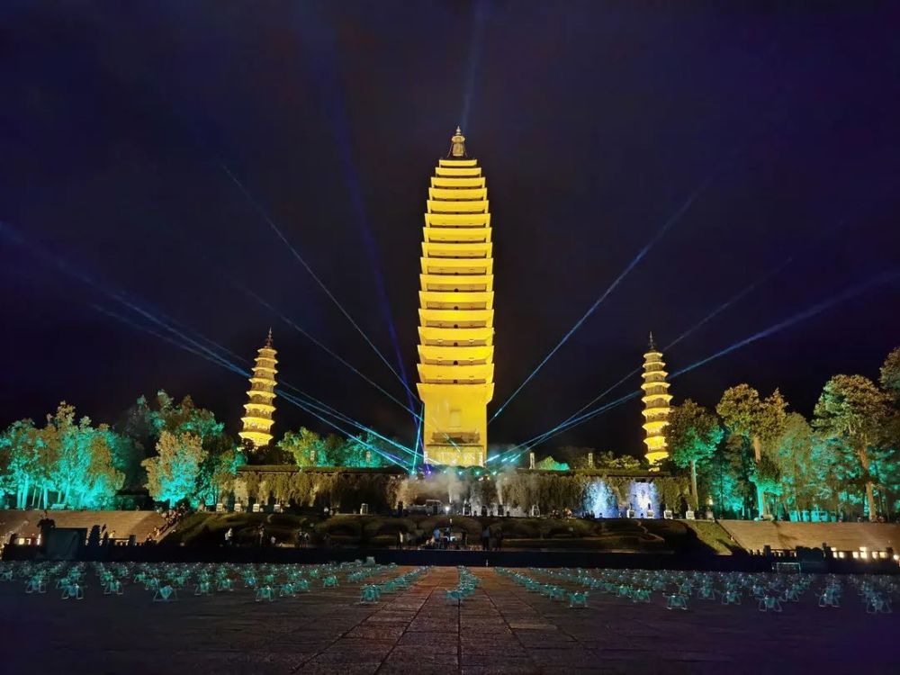 微信朋友圈在大理的你昨晚人人人人人人人.是这样的!三塔景区附近昨晚