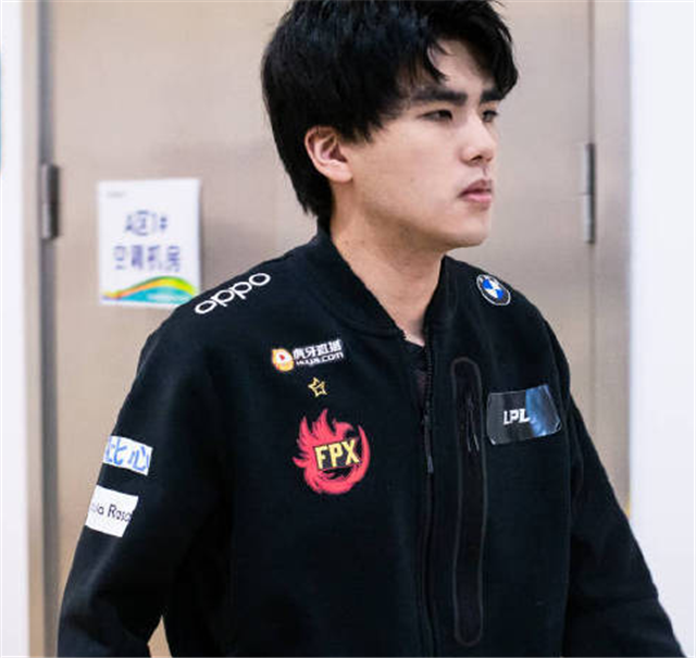 river来一队这么久都没上场,龙研京一才轮换就能首发.