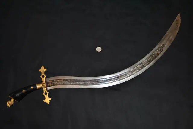 弯如玄月两侧开刃造型奇特的埃塞俄比亚弯刀