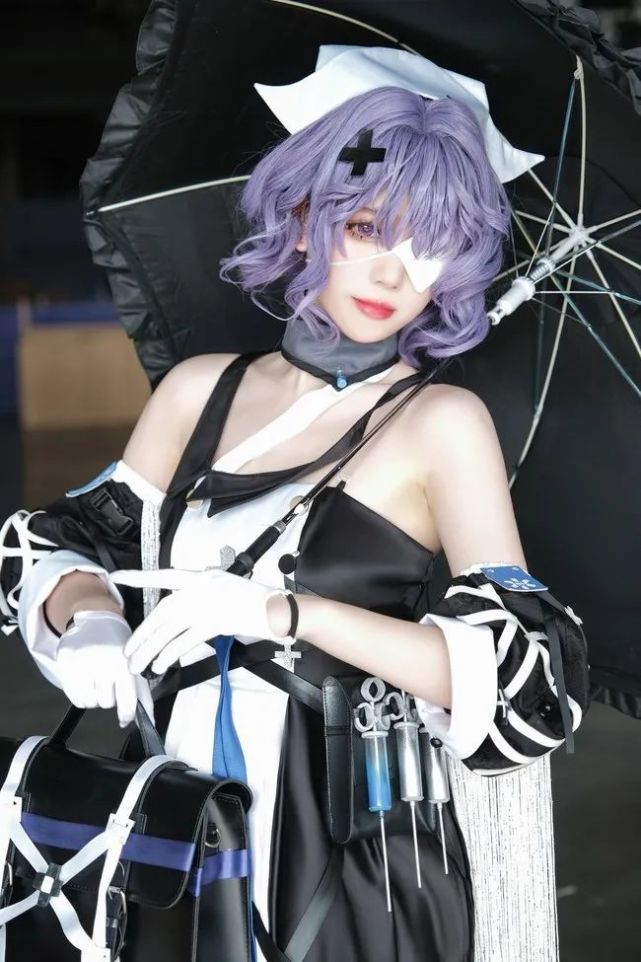 cos:明日方舟 絮雨 "博士,需要治疗吗?