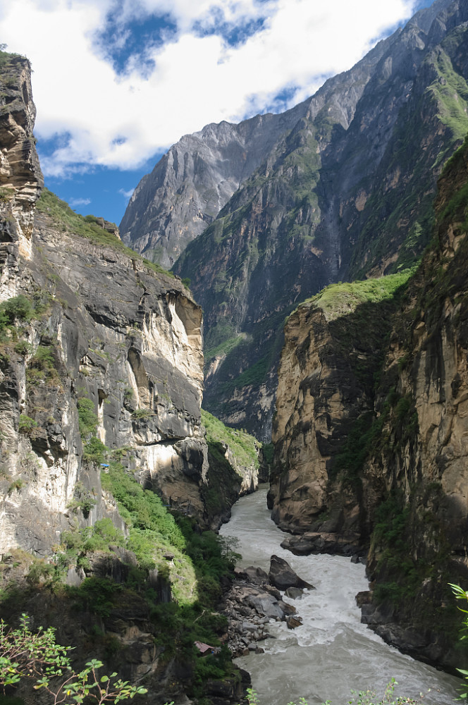 云南虎跳峡景区进入最佳观赏期 回顾雄奇险峻的壮观景象_腾讯新闻
