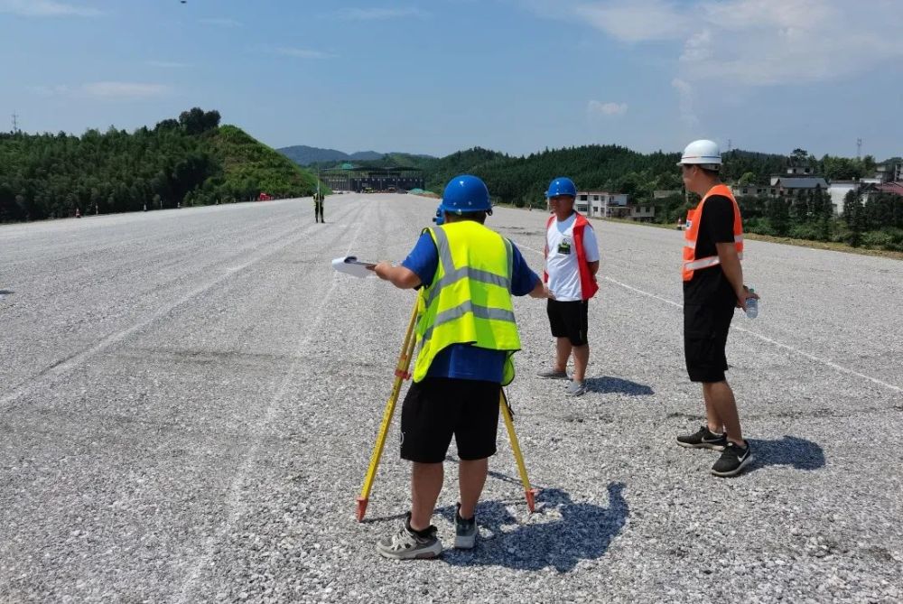 g220萬載至袁州段改建工程首段級配碎石底基層成功交驗