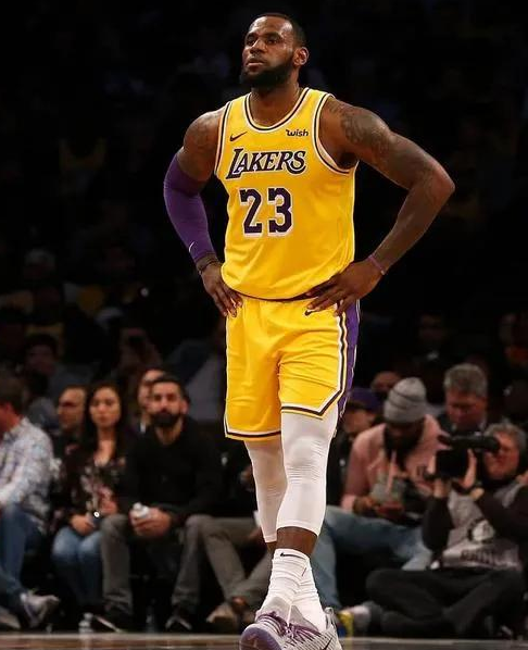 nba 若2年后詹姆斯选择继续打球，39岁的他还会被联盟哄抢吗？