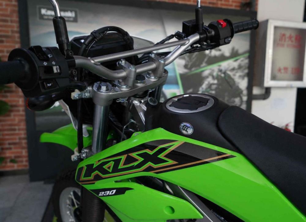 川崎进口越野klx 230,配前后abs,马力19匹,售3.79万