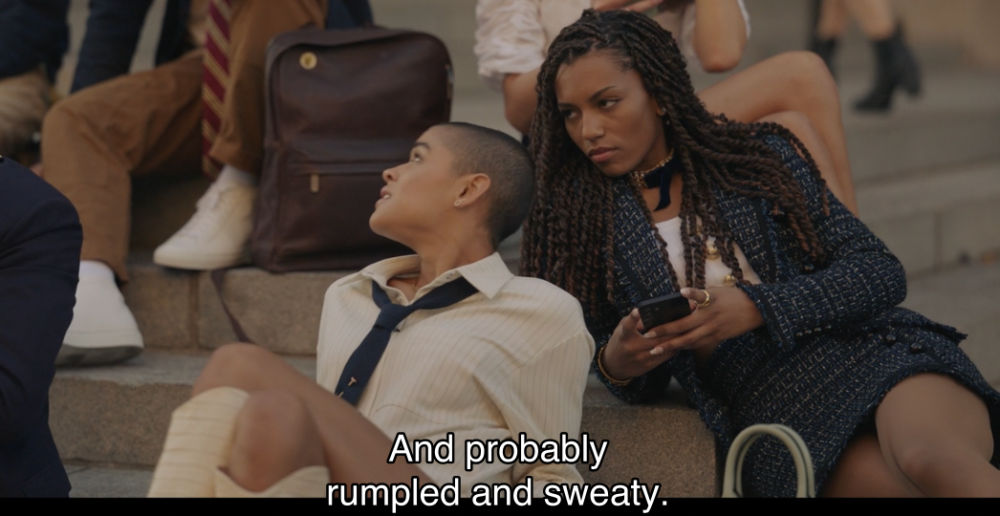 这个形容词首先是从动词 rumple 变来的,意思是「弄皱的;弄乱的;使之