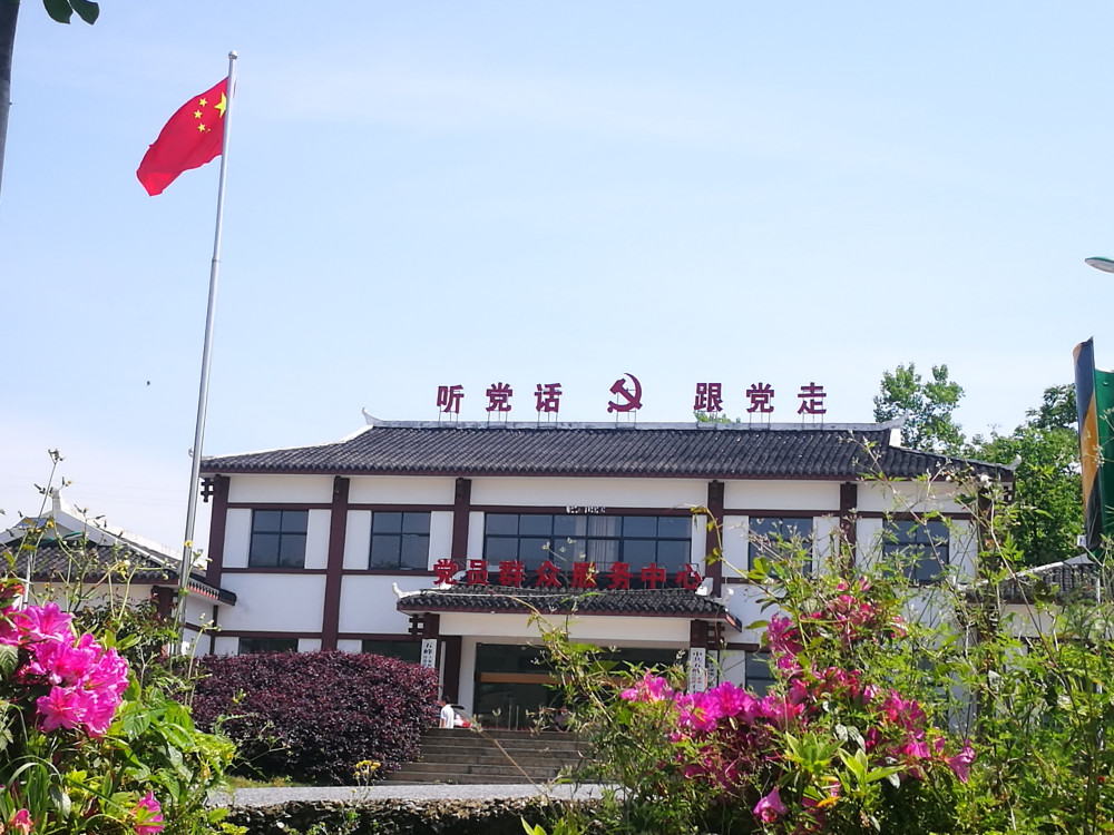 "在五峰土家族自治县仁和坪镇业产坪村,一些上了岁数的村民如是说.