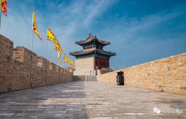 记者带你探看古城东南角楼