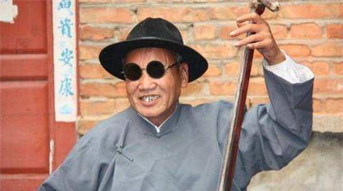 历史上真实的盲人阿炳是怎样的人撕开艺术外衣只剩下各种不堪