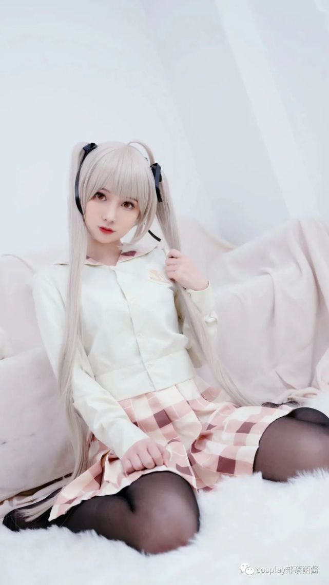cos:穹妹私房制服cos正片@凌凌子