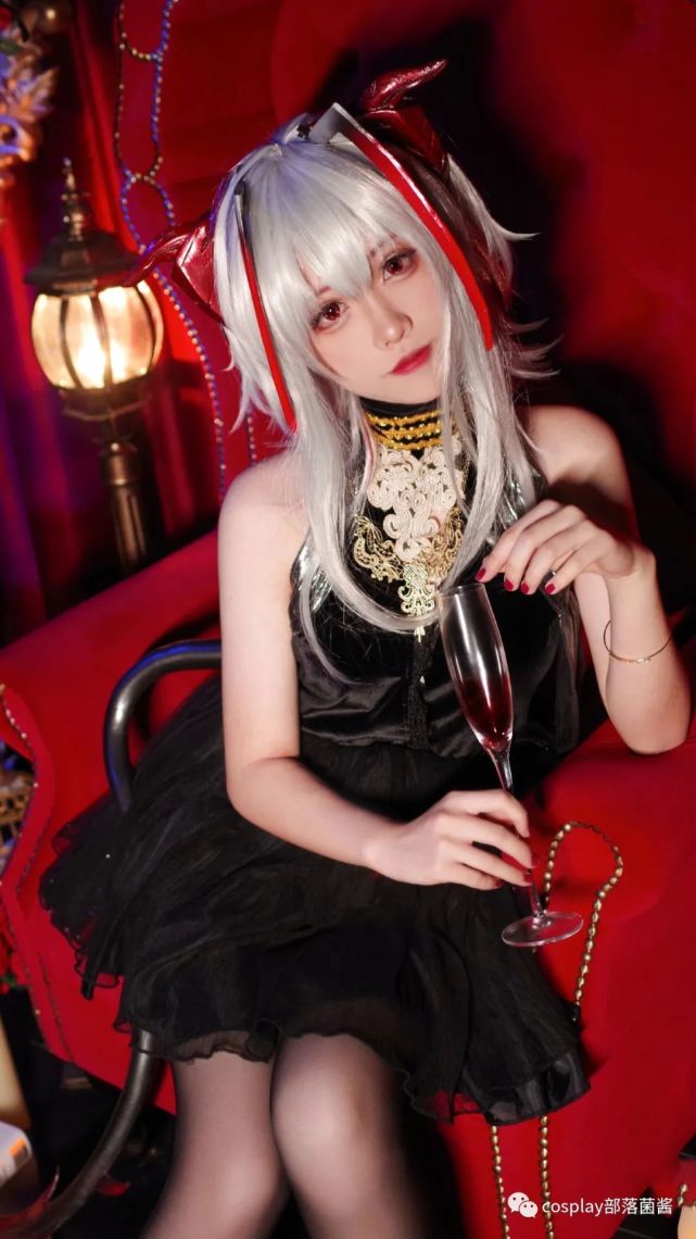 cos:明日方舟w周年庆礼服cos正片@冥鸢