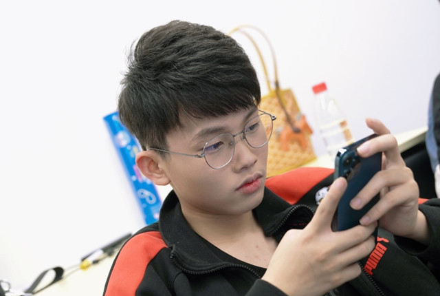 渡劫重返首发能否拯救rw侠?凌斗失策,不该把洋洋踢出大名单