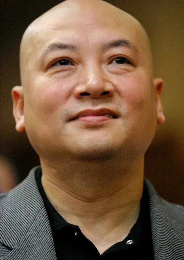 1990年,49岁的陈丽华带着三个孩子嫁给了38岁的迟重瑞