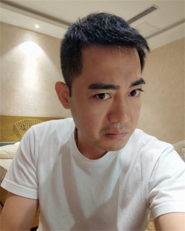 孔云龙突告病假缺席整整六天演出前段时间搭档刚爆出因病住院