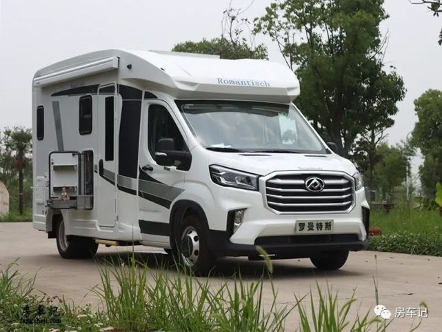 这款房车是由罗曼特斯基于大通v90底盘打造的t型房车,其名称为t50