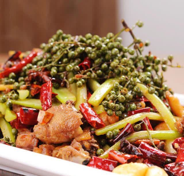 鲜香麻辣花椒鸡,辣中带麻,口口鲜香,回味悠长