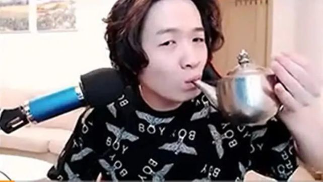 空中拖鞋重庆qghappy飞驴吕德华的成名之路