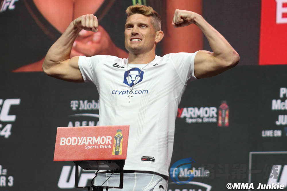 ufc 264综述:"嘴炮"左脚踝严重受伤,"钻石"最终tko胜,伯恩斯一致判定