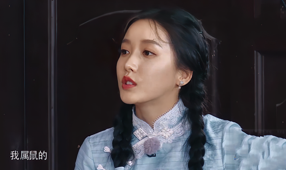 《跑男》最卑微嘉宾,被叫错名字都不敢吭声,还一直坐角落赔笑