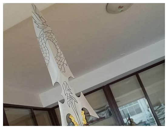 项羽故里有把300斤霸王戟,千年来无人能拿起,难道我们退化了?