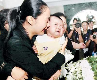 丛飞:一生资助183名贫困生,37岁因病离世,5岁女儿成孤儿