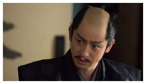 风靡日本的月代头为何特意将中间的头发弄秃还忍痛全拔掉