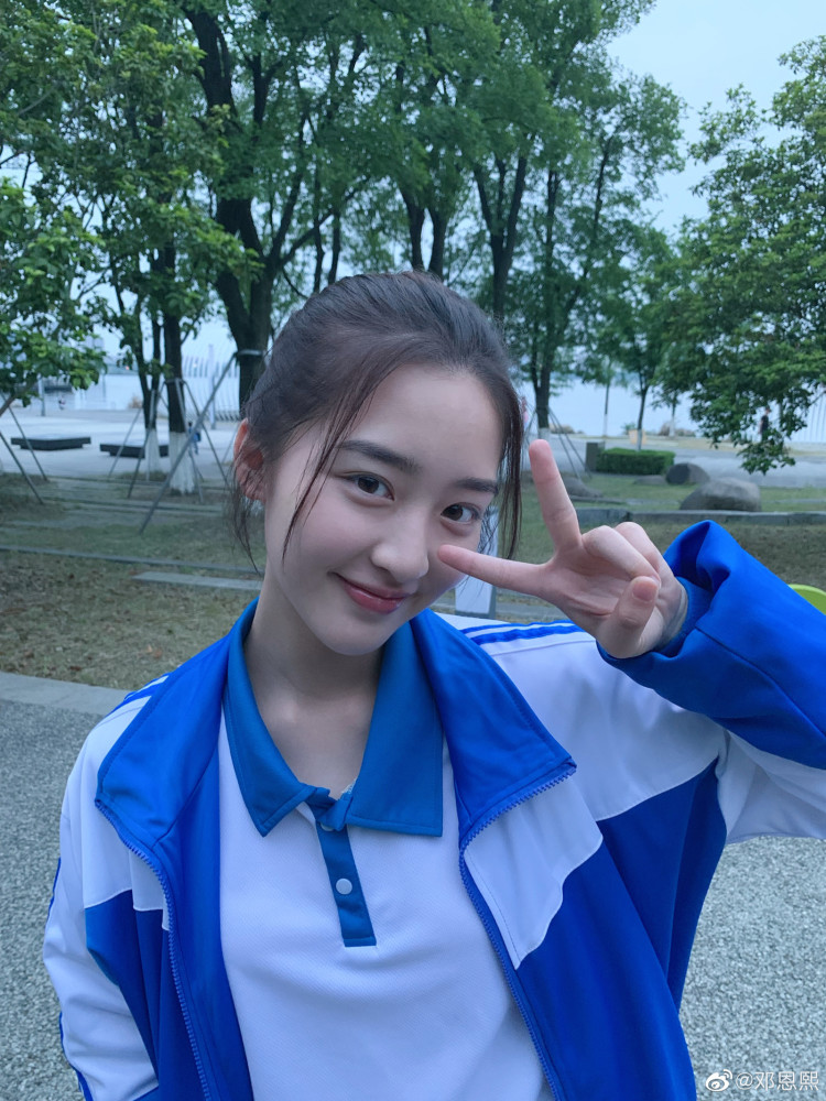 快本迎来16岁小透明嘉宾镜头少差点被忽略初恋脸令人心动