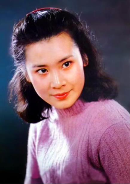 后来,她在《逆光》里演活了徐珊珊这个角色,算是在影视界有了点小名气