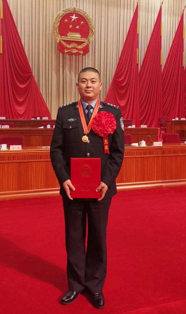 尚伟扎根基层护一方平安