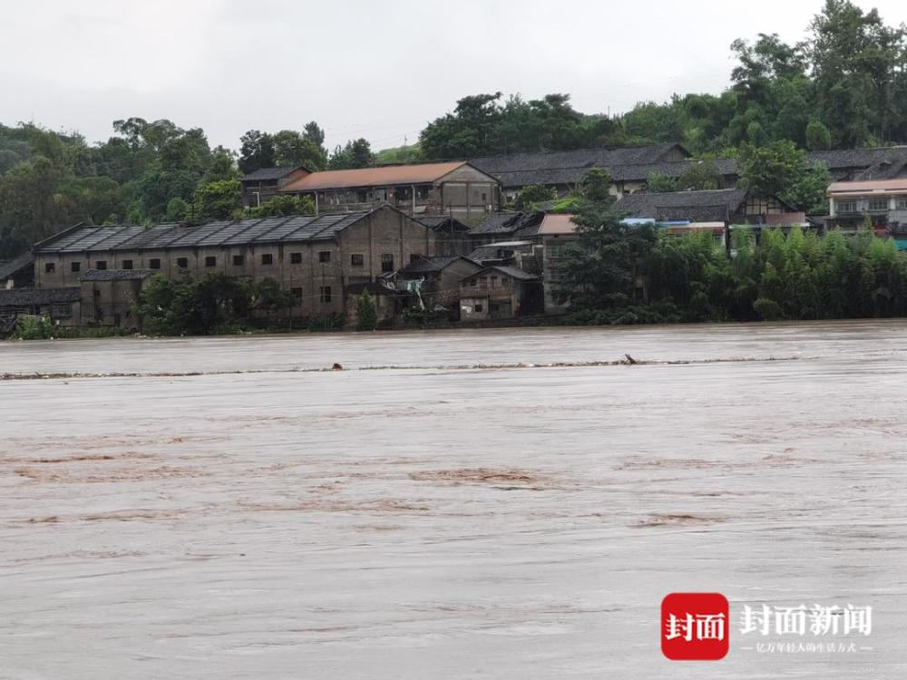 洪峰要来了四川渠县三汇镇紧急转移安置群众8684人直击达州暴雨