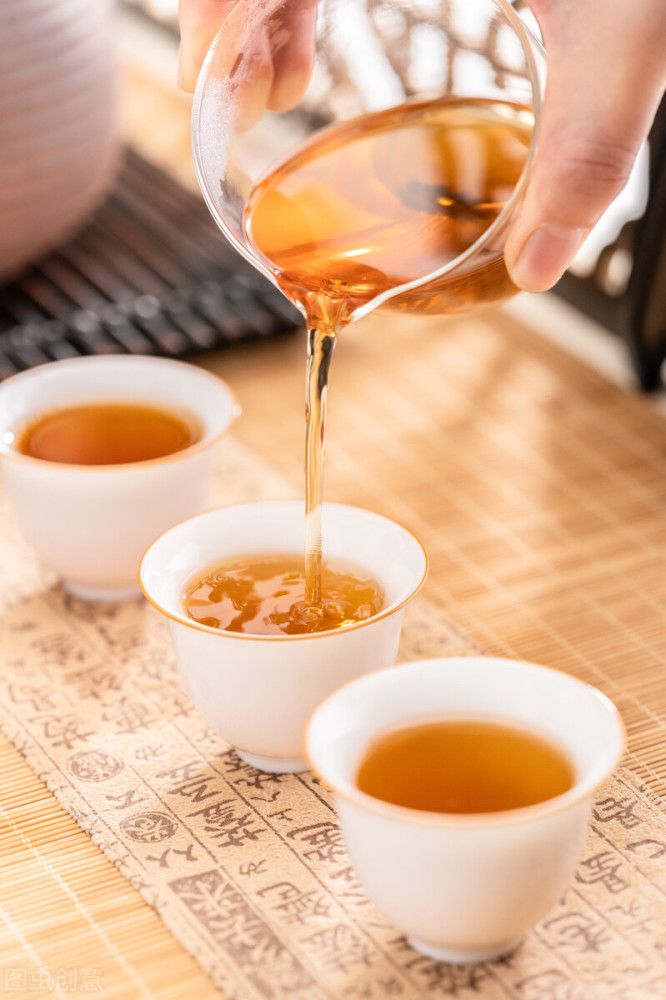 泡茶之时间长短不同,茶汤中可溶物的量与质亦是不同,因此冲泡茶的时间