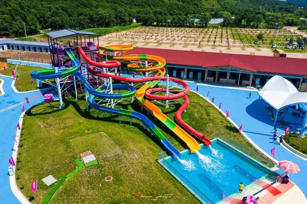 通过参观景区展示中心,走进蝴蝶小课堂,动物小课堂,参观植物乐园等