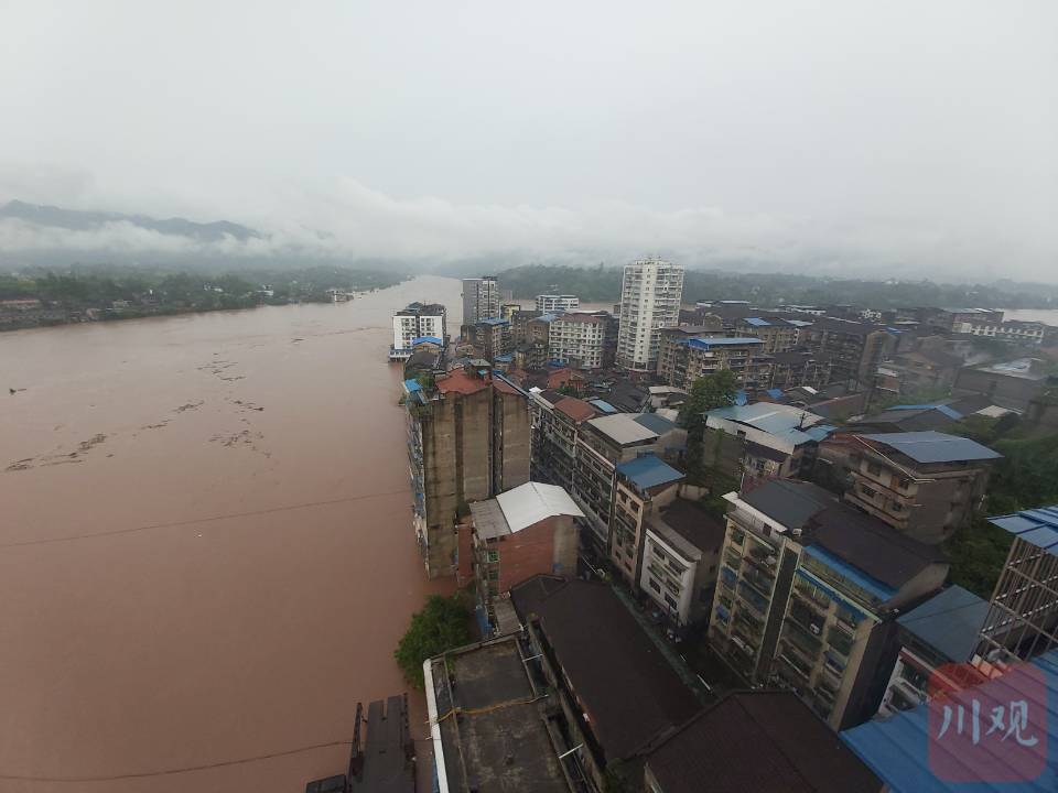 四川暴雨迎戰洪峰渠縣三匯鎮轉移安置群眾8000餘人設40個安置點