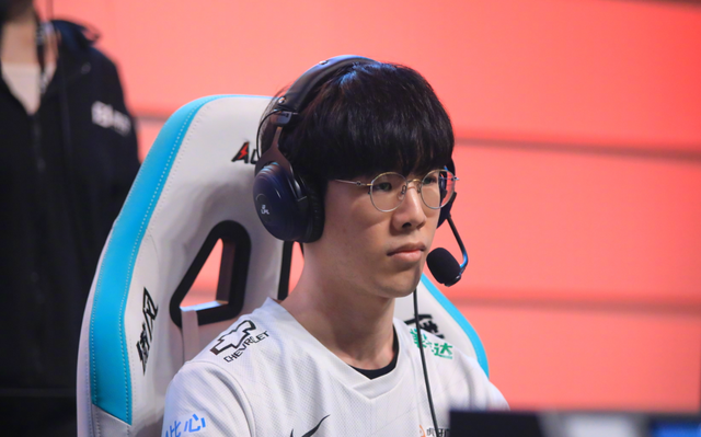 小虎成功单杀theshy宁王ig已经不知道怎么赢了