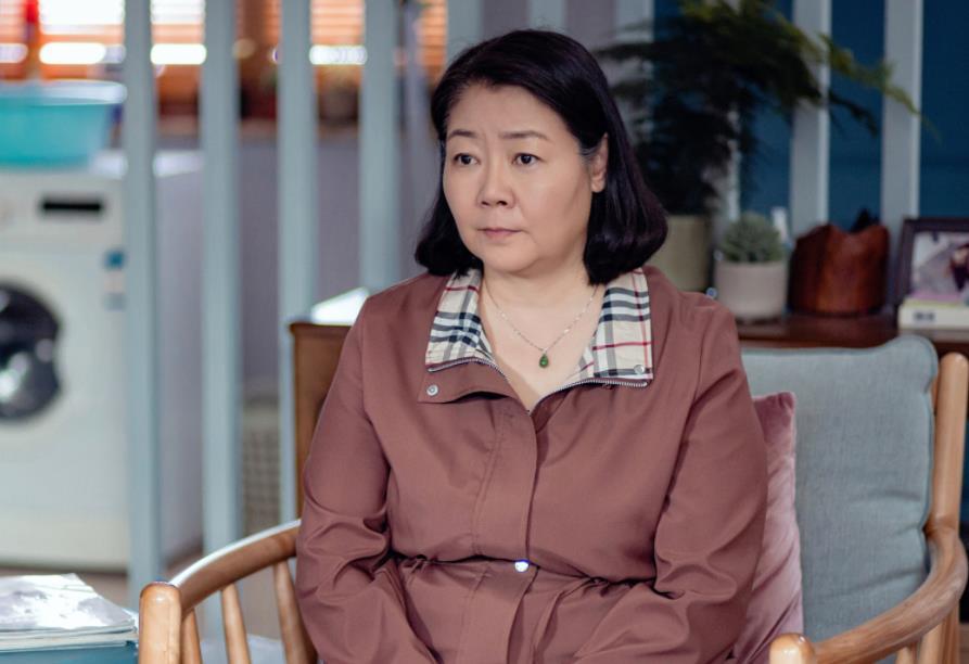 凌子桐是一位新人演员,出演的作品有《幸福里的故事》和《阳光之下》