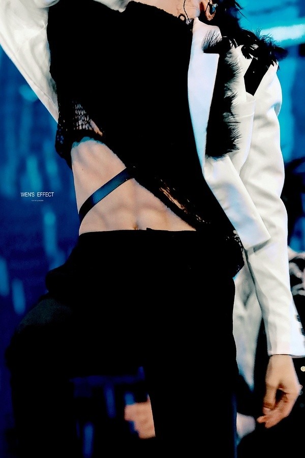 久敏他真的才16岁八块腹肌的身材管理真的一绝