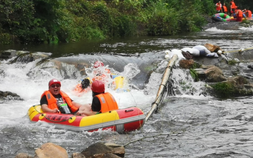 宁波最长溪涧漂流,人气火爆_腾讯新闻