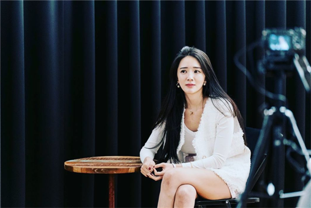 女星子涵晒自拍照,复出参加综艺,法院曾证实她卖身收费5万_腾讯新闻